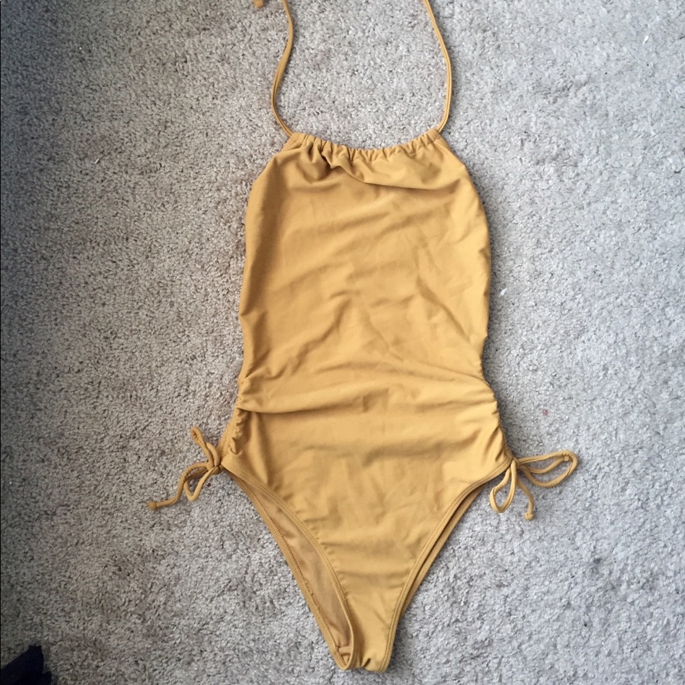 NWOT Forever 21 one piece swimsuit